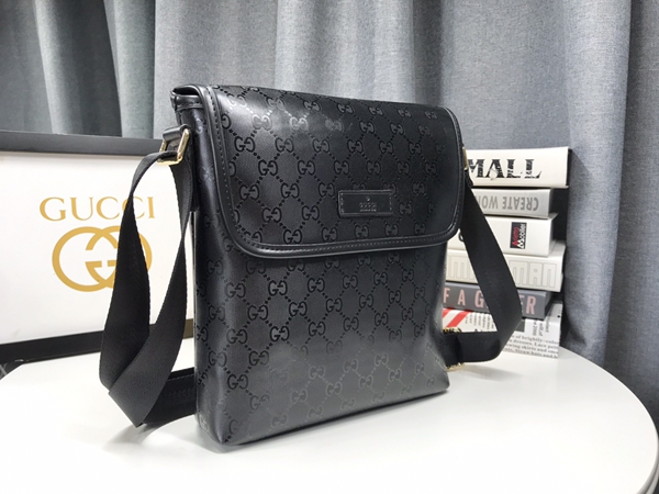 激安グッチバッグコピー背面デザイン